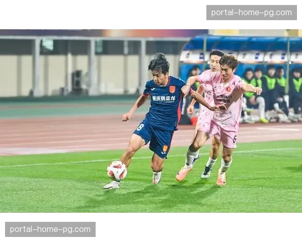 重庆铜梁龙迎战上海海港，升班马边路防守面临卫冕冠军考验